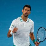 'Novak Djokovic está esperando hasta la hora 11 para hacer ...', dice la leyenda