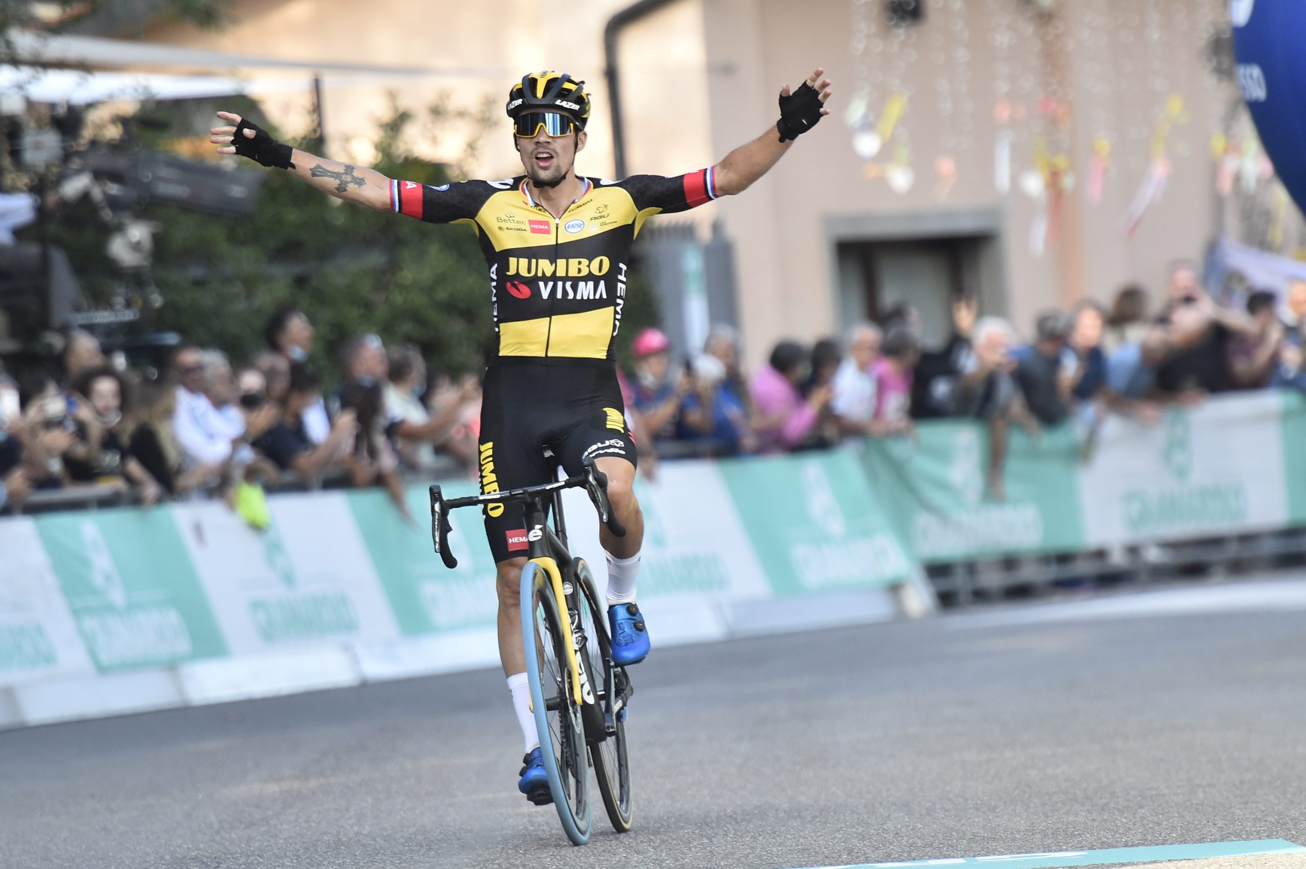 Primož Roglič gana el Giro dell'Emilia