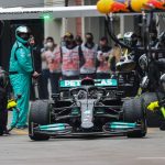 Lewis Hamilton sale de boxes durante el Gran Premio de Turquía.  Estambul, octubre de 2021.