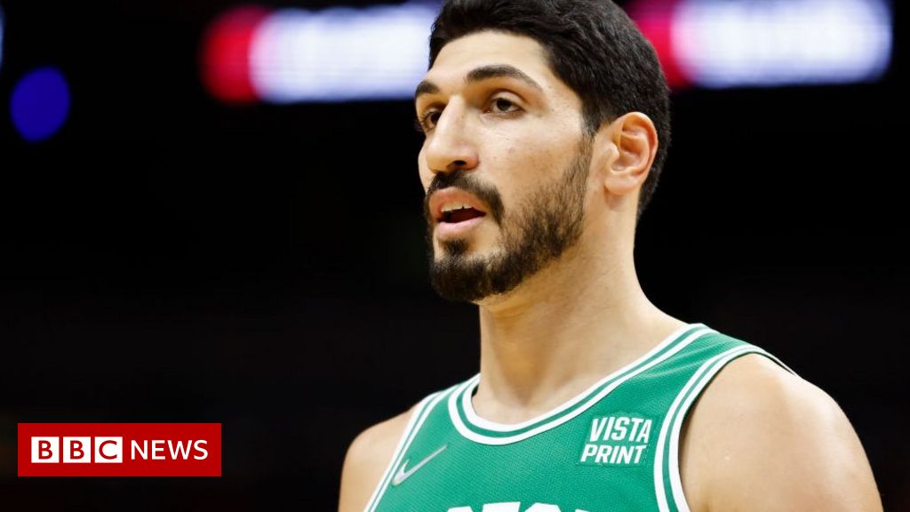 La estrella de los Celtics cambia de nombre a Kanter Freedom para celebrar su ciudadanía estadounidense
