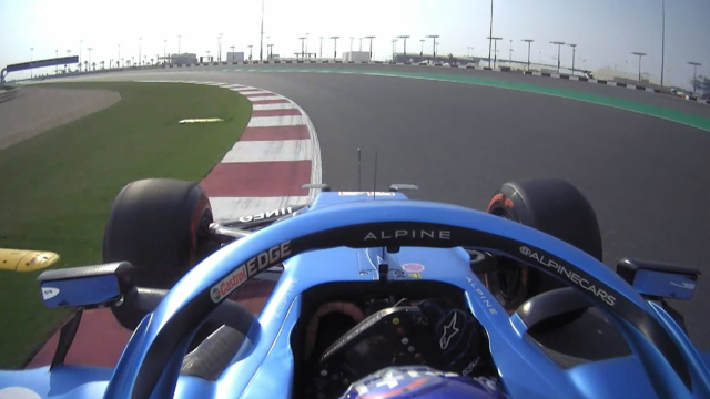 MIRAR: Sube a bordo con Alonso para una vuelta de Losail mientras los autos de F1 llegan a la pista de Qatar por primera vez.