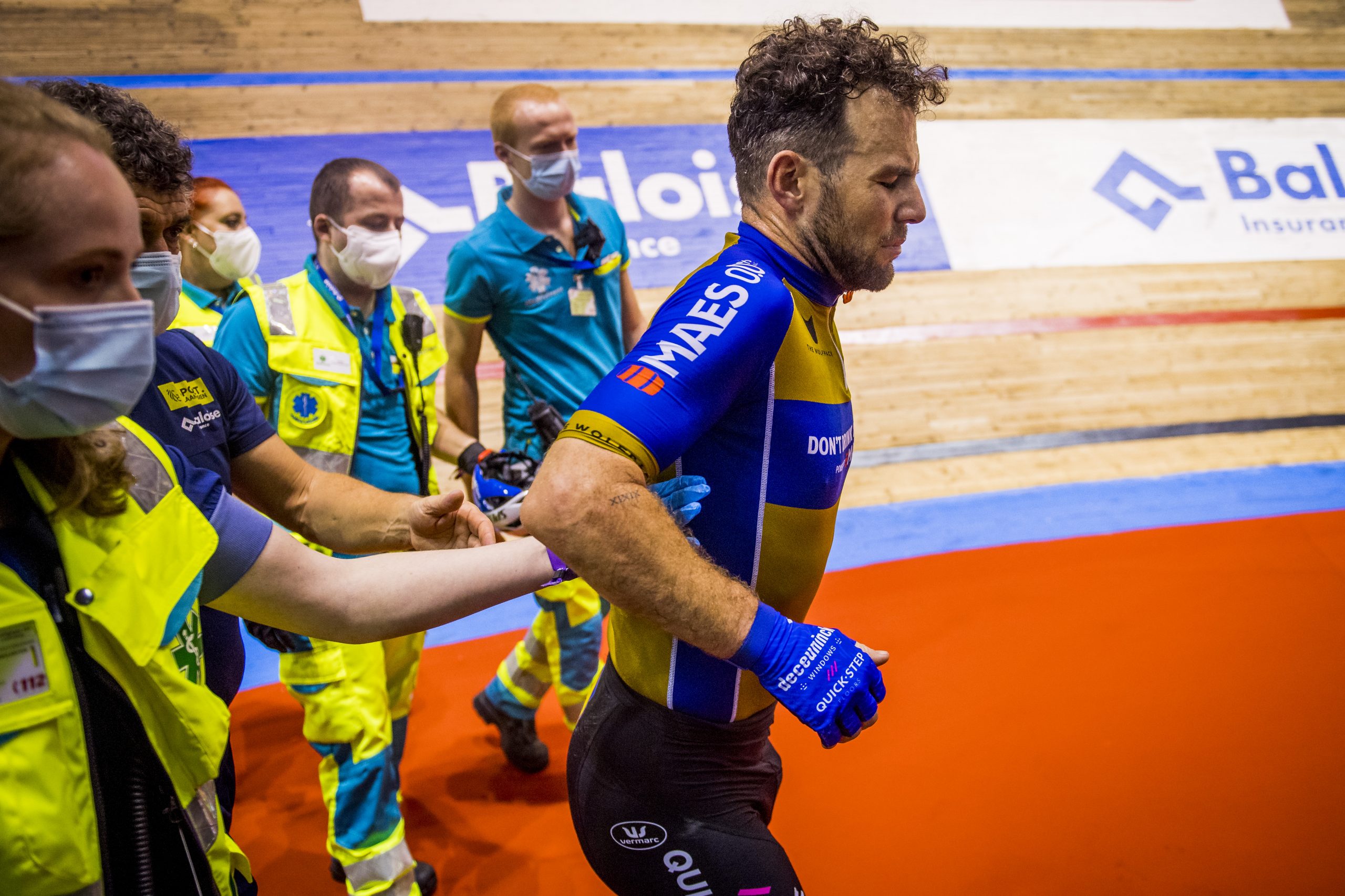 Mark Cavendish sufre dos costillas rotas y un pulmón colapsado en el accidente de Six Days of Ghent