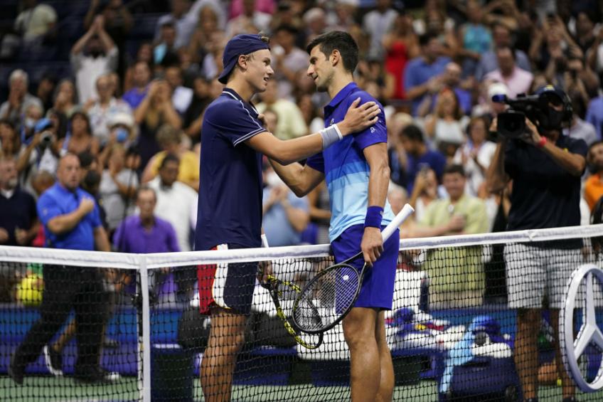 El joven as de la ATP comenta sobre enfrentarse a Novak Djokovic