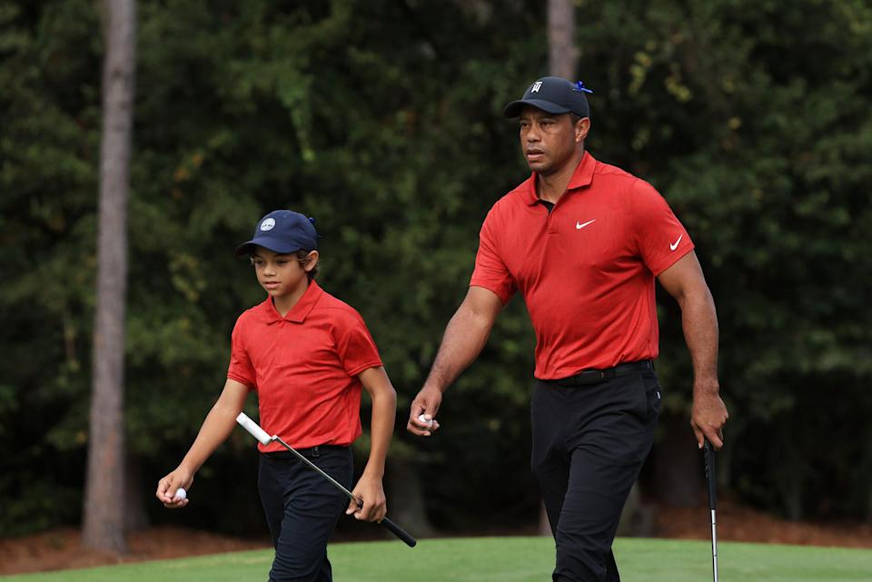 Nuevo video muestra a Tiger Woods, Charlie Woods con gestos de golf inquietantemente idénticos