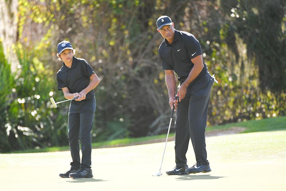 Tiger Woods y su hijo, Charlie Woods, en el Campeonato de la PNC