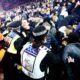 Los fanáticos de Man City fueron vistos luchando contra la policía en St Mary's mientras los visitantes perdían puntos raros en la Premier League.