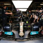 Lewis Hamilton sube a su Mercedes W12.  Austin octubre de 2021