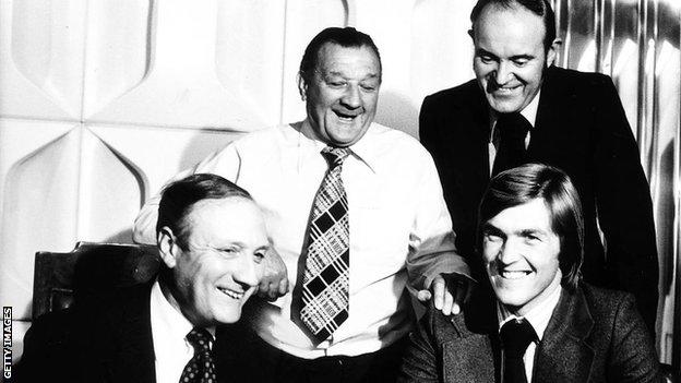 John Smith, Bob Paisley, Peter Robinson y Kenny Dalglish