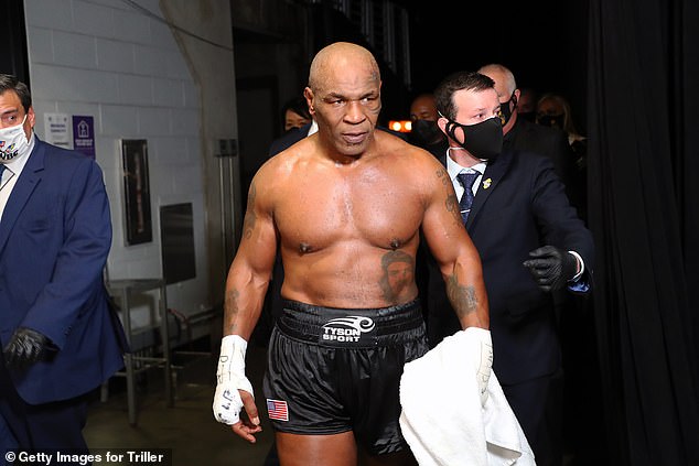 Mike Tyson ha afirmado que no le han pagado en su totalidad por su pelea de exhibición hace 14 meses.