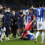 El Atlético Yannick Carrasco noqueó a Otavio del Oporto cuando su choque se convirtió en un caos