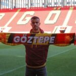 Di Santo, con la bufanda de su nuevo club: el Goztepe.