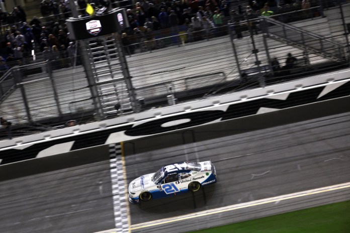 Austin Hill gana la carrera Xfinity de Daytona