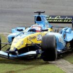 Fernando Alonso hace un trompo durante el GP de Brasil.  Interlagos Octubre 2004.