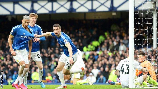 Seamus Coleman celebra