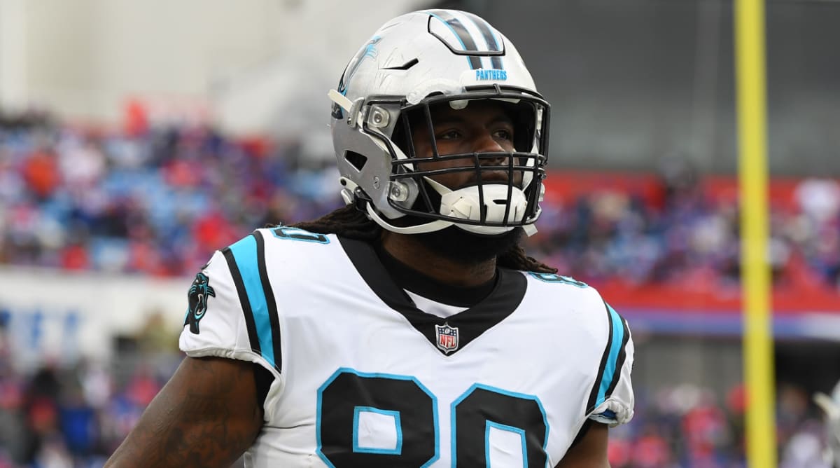 Ian Thomas firma un contrato de tres años para quedarse con los Panthers