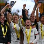 Inglaterra celebra ganar la Copa Arnold Clark