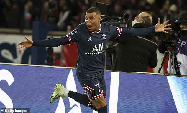 Kylian Mbappe estuvo en su mejor momento en la victoria de Paris Saint-Germain sobre Saint-Etienne