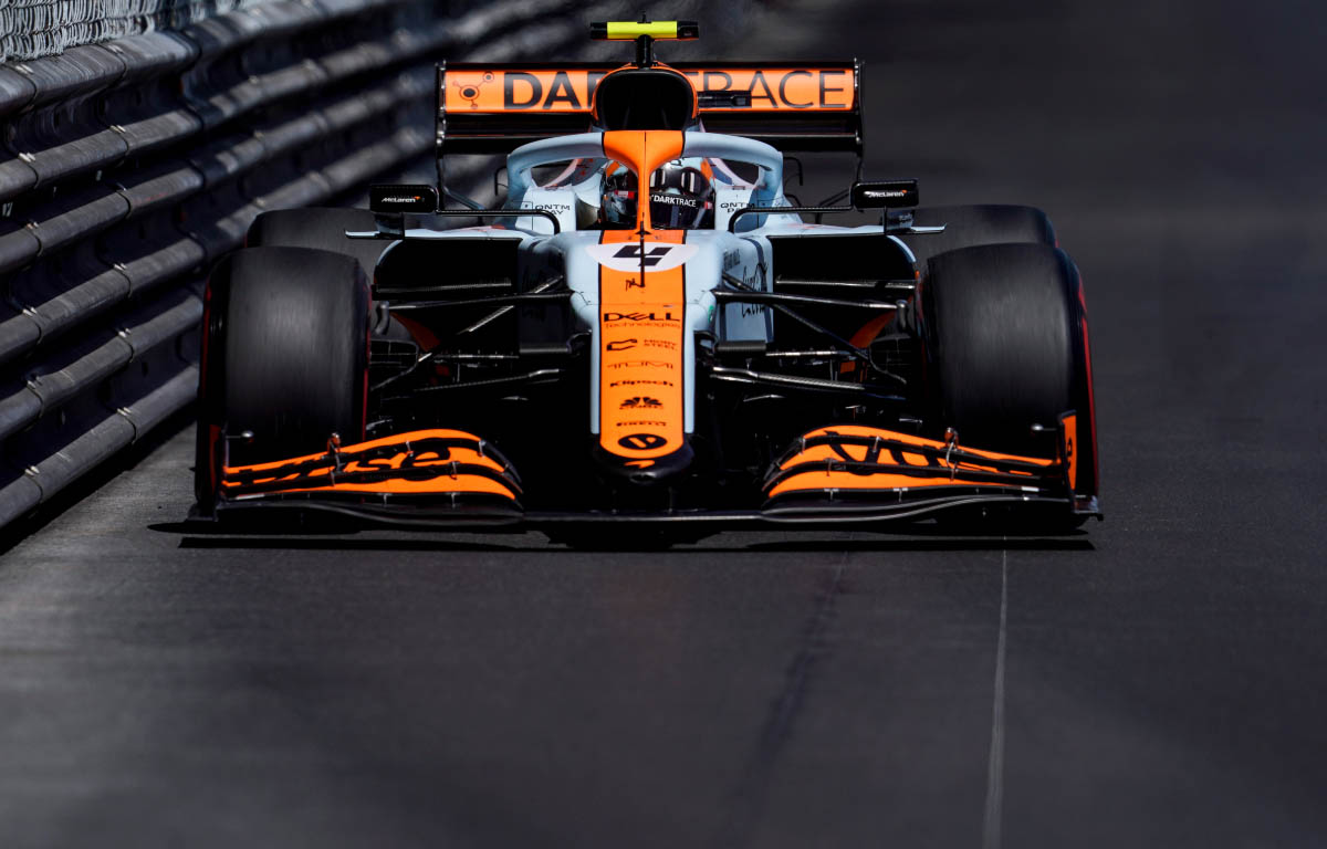 Lando Norris en su McLaren con librea del Golfo en Mónaco.  Mayo 2021.