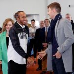 Lewis Hamilton listo para comprometerse con el 'competidor fuerte' George Russell