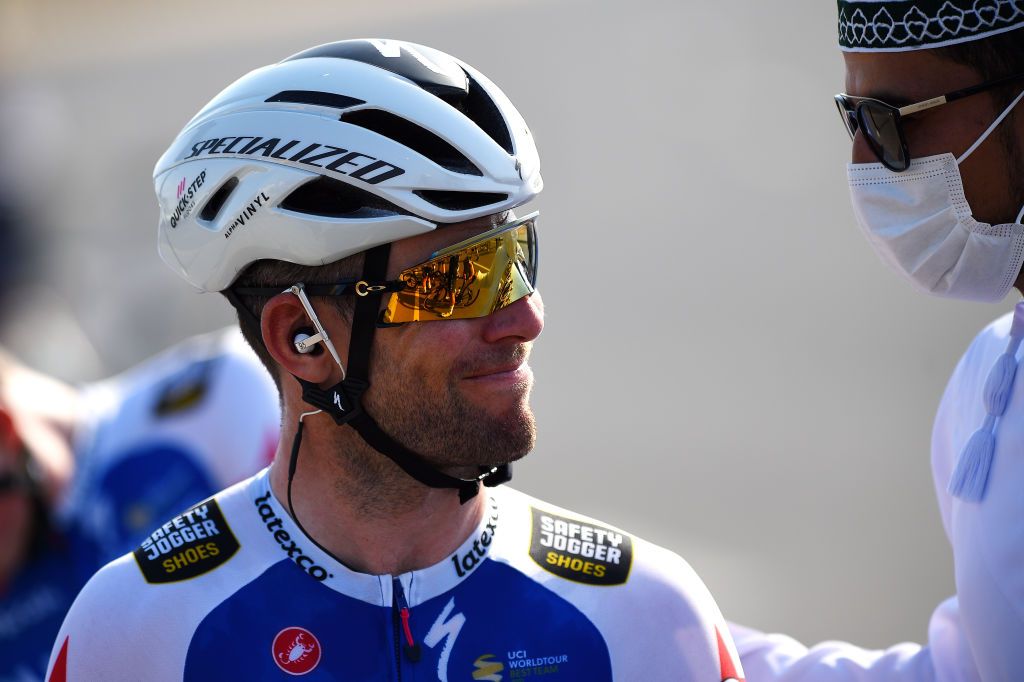 Mark Cavendish muy cerca de Gaviria en el debut de la temporada en Omán