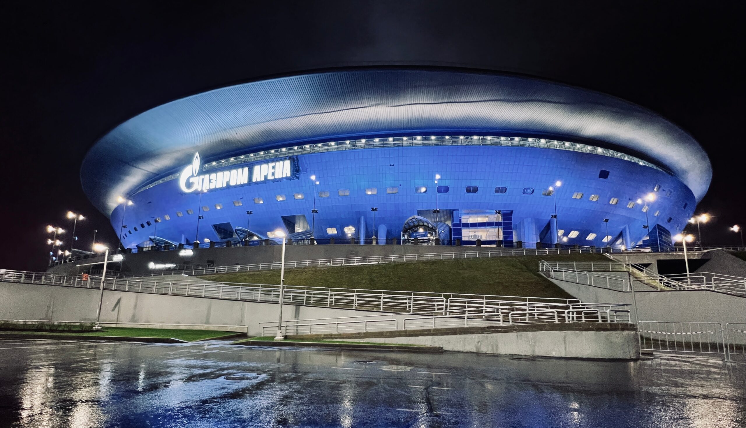 El Gazprom Arena de San Petersburgo, Rusia, será despojado de la final de la Champions League de este año