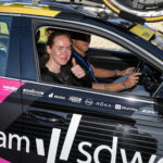 'Tienes que pensar por 15 personas': la frenética primera carrera de Van der Breggen en el auto SD Worx