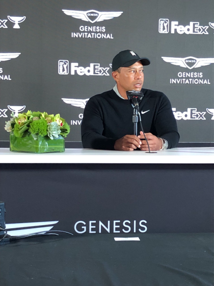 16 DE FEBRERO DE 2022: Tiger Woods habla durante una conferencia de prensa en el Genesis Invitational en Riviera Country Club.