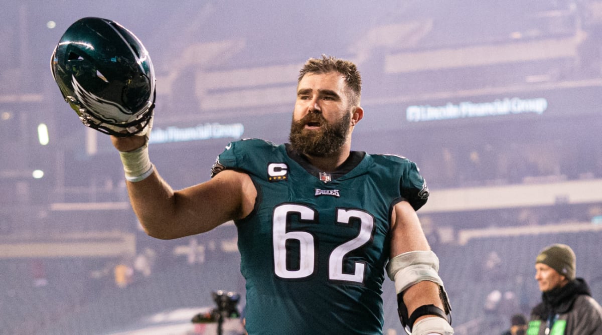 Jason Kelce anuncia el regreso de los Eagles con un divertido video