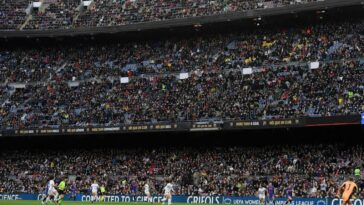 Surgen imágenes del abarrotado El Clásico femenino en el Camp Nou