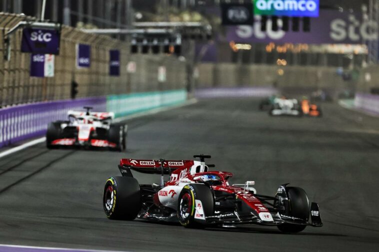 Valtteri Bottas (FIN) Equipo Alfa Romeo F1 C42.  27.03.2022.  Campeonato del Mundo de Fórmula 1, Rd 2, Gran Premio de Arabia Saudita, Jeddah