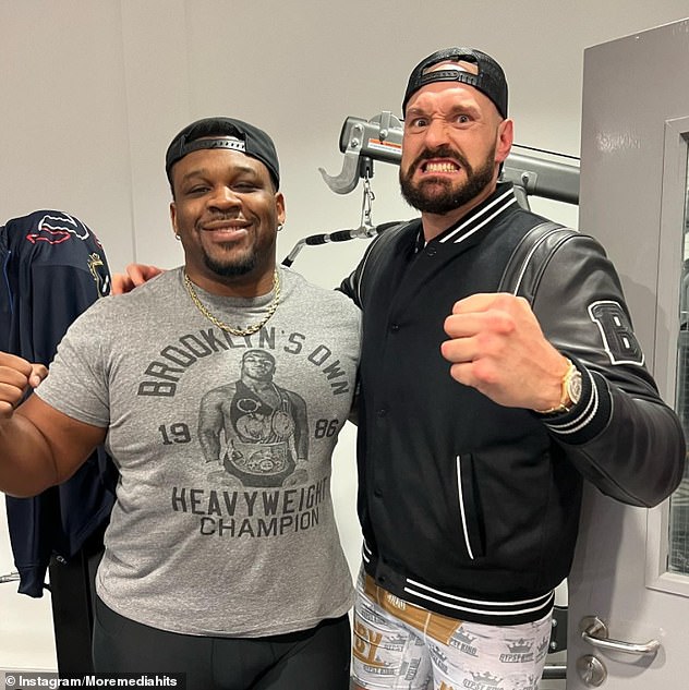 Tyson Fury (derecha) entrenará a Jarrell Miller (izquierda) en preparación para su pelea contra Dillian Whyte