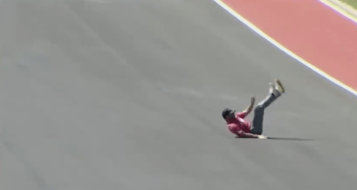 Video: Bubba Wallace se cae en patineta en Track Walk en el Circuito de las Américas