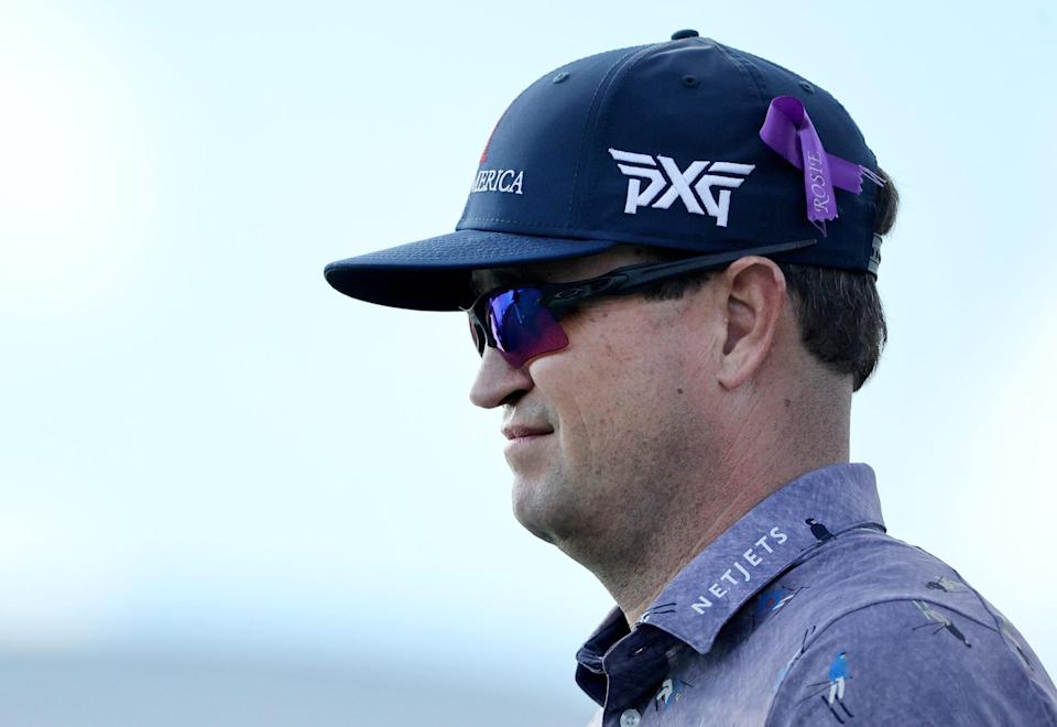 Zach Johnson golpea la bola del tee durante el swing de práctica por segunda vez en un mes (y quinta en general)