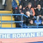 Bandera de 'El Imperio Romano' en Stamford Bridge