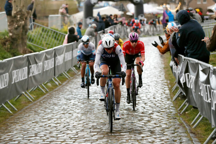Brodie Chapman vuelve a demostrar su valía en el Tour de Flandes