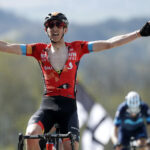 Dylan Teuns gana su primer Clásico con victoria en La Flèche Wallonne