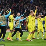 Los jugadores del Villarreal celebran su victoria ante el Bayern de Múnich en cuartos de final