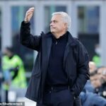 José Mourinho ha vuelto a criticar a los árbitros tras el empate 1-1 de la Roma con el Napoli el lunes.