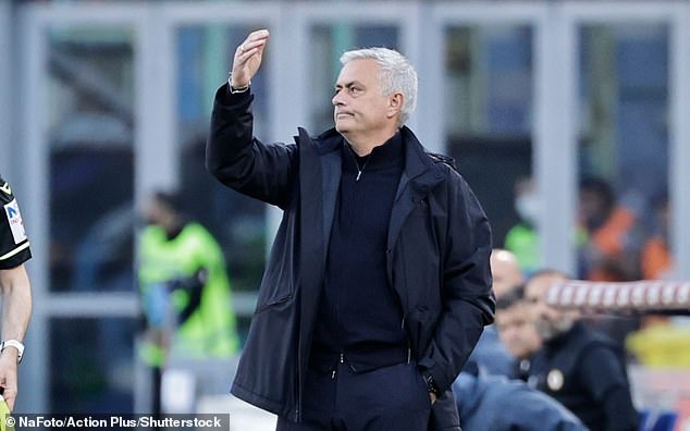 José Mourinho ha vuelto a criticar a los árbitros tras el empate 1-1 de la Roma con el Napoli el lunes.