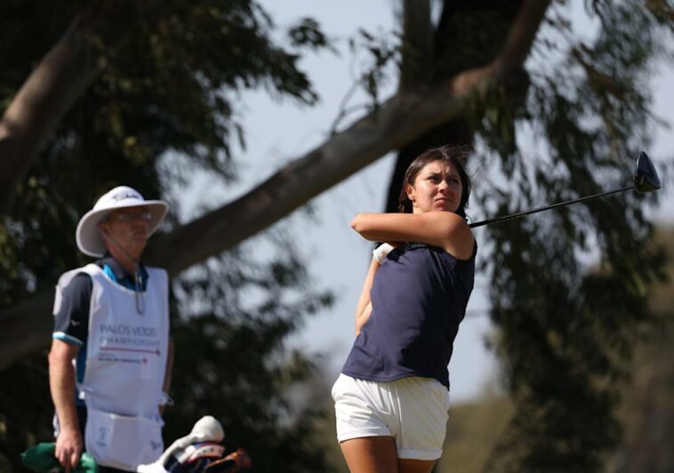 La campeona de Augusta National, Anna Davis, de 16 años, logra un final de águila-birdie-par para hacer el corte en su debut en la LPGA