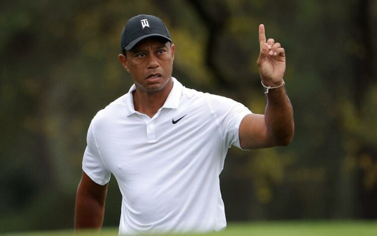 Tiger Woods de los Estados Unidos gesticula durante una ronda de práctica previa al Masters en el Augusta National Golf Club el 6 de abril de 2022 en Augusta, Georgia - - GETTY IMAGES