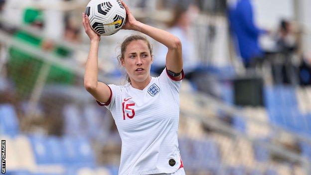 Lucy Parker jugando para Inglaterra Sub-21