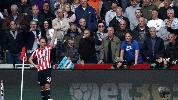 the touching reunion of the Brentford midfielder with Tottenham