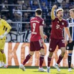 Thomas Muller celebra después de que el Bayern de Múnich se adelantara al Arminia Bielefeld