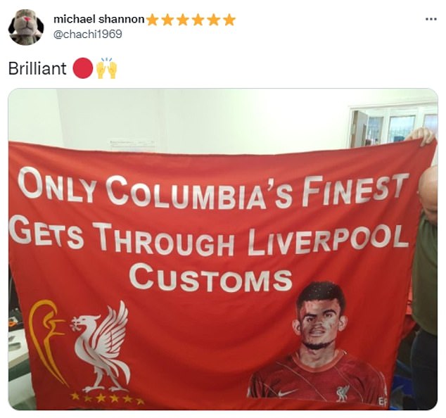 Aficionados del Liverpool han enfrentado críticas por la pancarta en homenaje al colombiano Luis Díaz