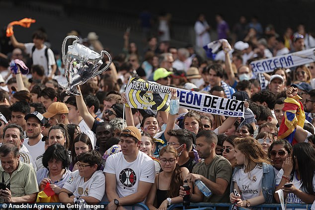 Los fanáticos del Real Madrid etiquetaron a Kylian Mbappe como un 'hijo de ab ****' durante el desfile del trofeo de su equipo