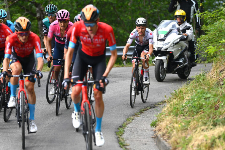 Almeida todavía en la batalla de la general del Giro d'Italia a pesar de la pérdida de tiempo en Aprica