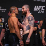 6 de mayo de 2022;  Fénix, Arizona, Estados Unidos;  El luchador de UFC Andre Fialho (izquierda) se enfrenta a Cameron VanCamp durante el pesaje de UFC 274 en el Teatro Federal de Arizona.  Crédito obligatorio: Mark J. Rebilas-USA TODAY Sports