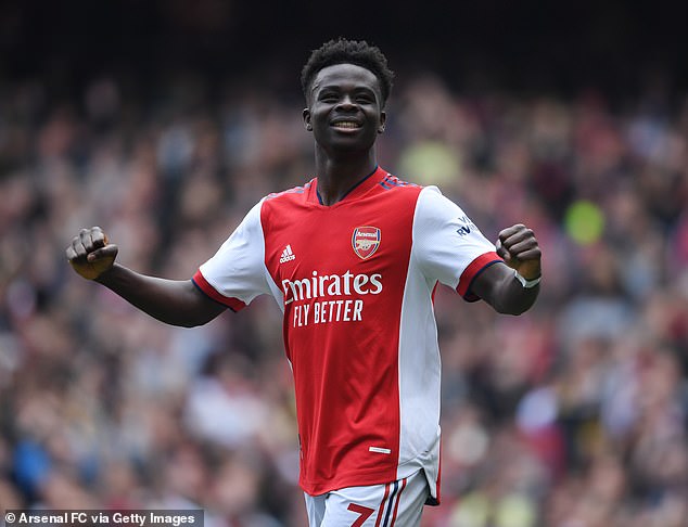 El Arsenal está bajo presión para incluir una cláusula de rescisión en su oferta de contrato a Bukayo Saka