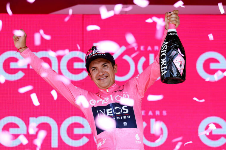 Carapaz con maglia rosa de líder inicia un nuevo Giro de Italia para Ineos Grenadiers